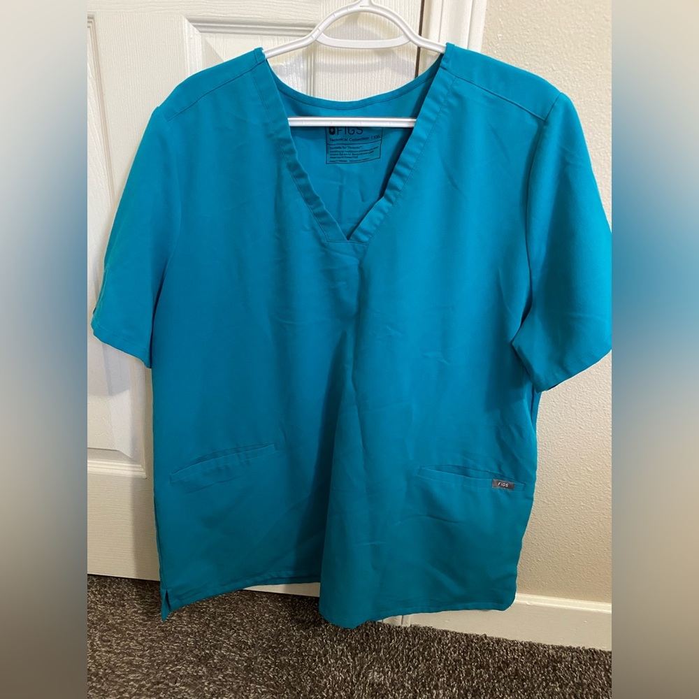 Figs scrub top